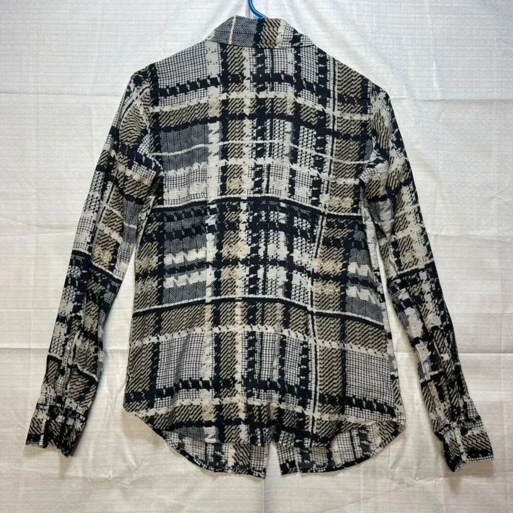 Van Heusen Womens Button Front Blouse Black Beige Print Long Sleeve Size XXS - Picture 2 of 7